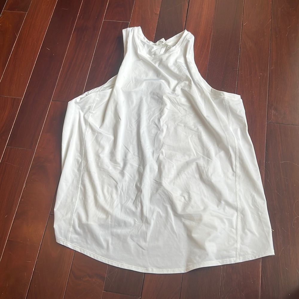 Lululemon open back size 8 white tank gorgeous fabric